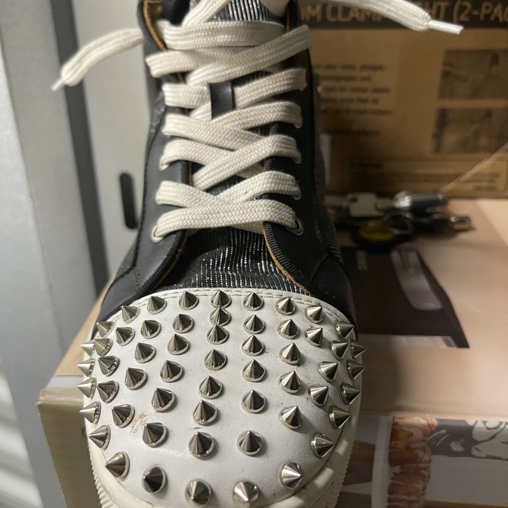 LV sneaker red bottoms